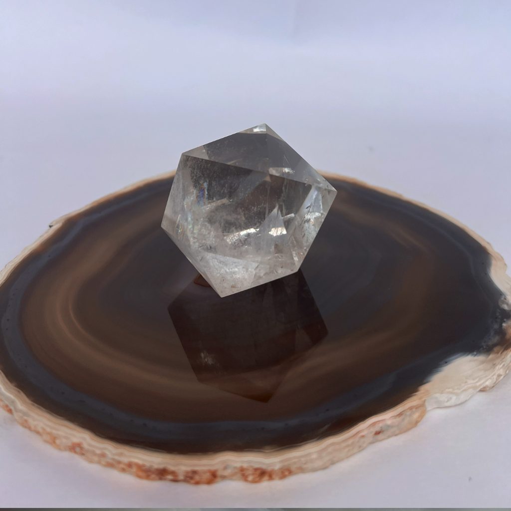 Icosaèdre en cristal de roche naturel du Brésil