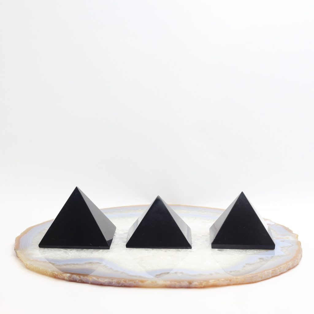 Pyramides en obsidienne noire polie AAA du Brésil