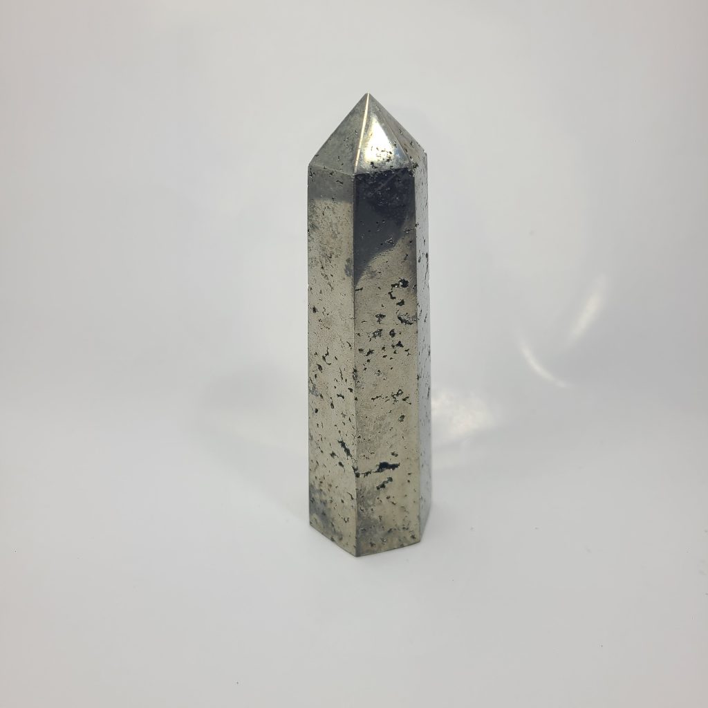 obélisque en pyrite naturelle du Pérou sculpture minérale polie