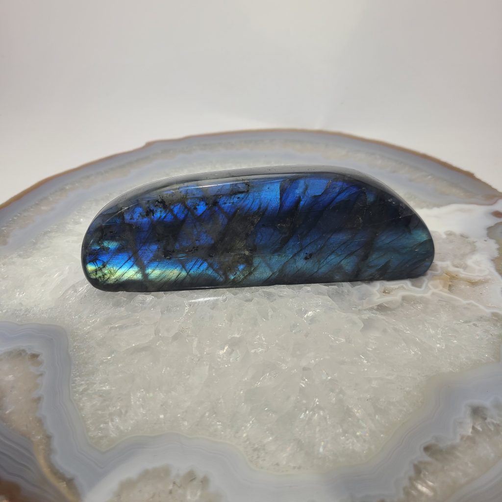 labradorite polie Madagascar AAA reflets bleus verts pierre polie Madagascar