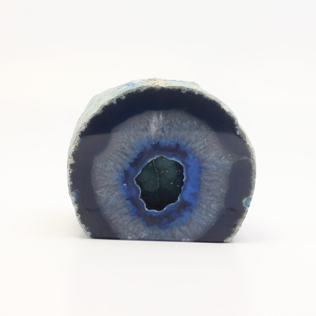 Géode d’agate bleue teintée du Brésil 10 cm 754 g