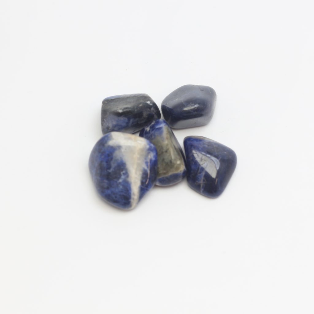 Pierre roulée sodalite du Brésil
