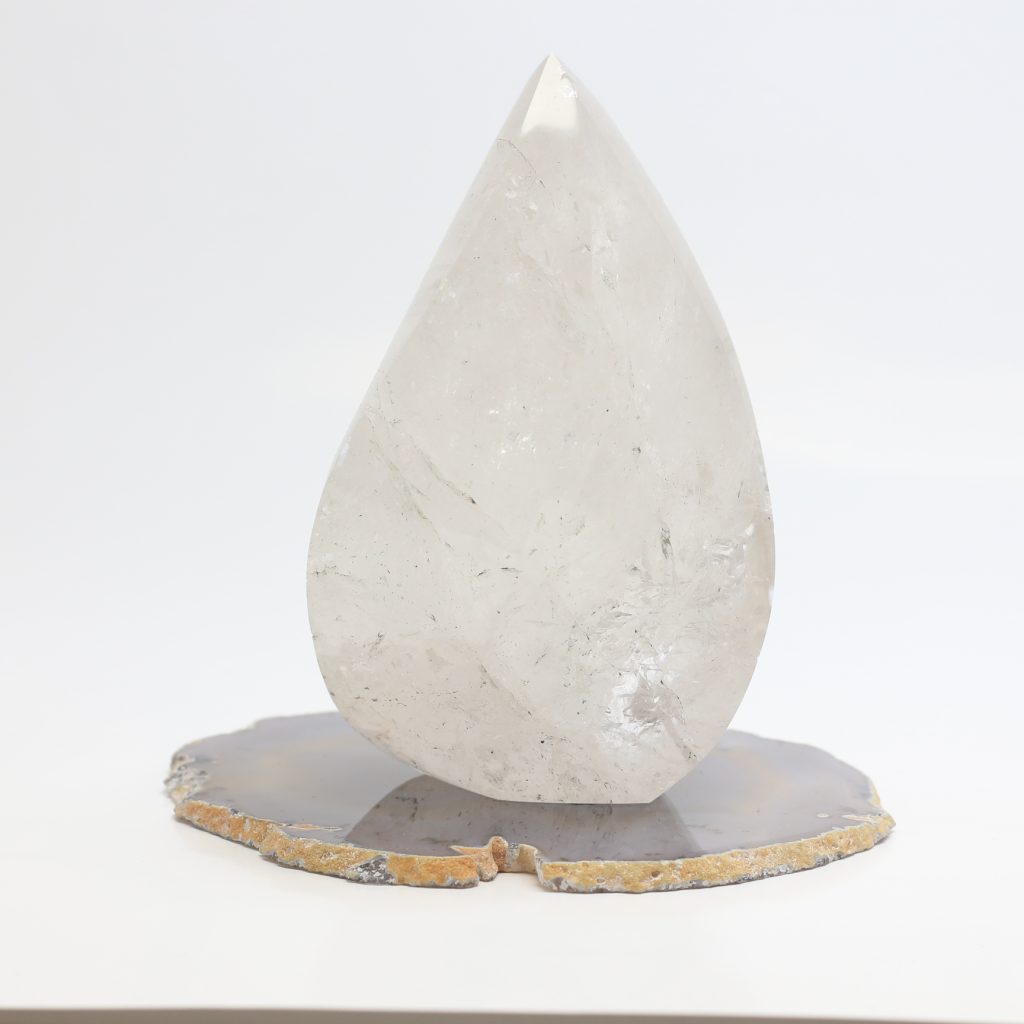 Flamme cristal laiteux AA artisanale Brésil 1416g quartz blanc poli