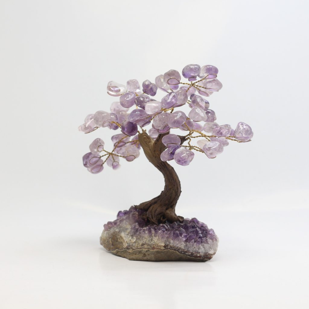 Arbre de vie en améthyste sur druse d’améthyste du Brésil 60 pierres roulée