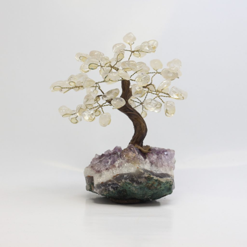 Arbre de vie en cristal de roche sur druse d’améthyste du Brésil 60 pierres roulées