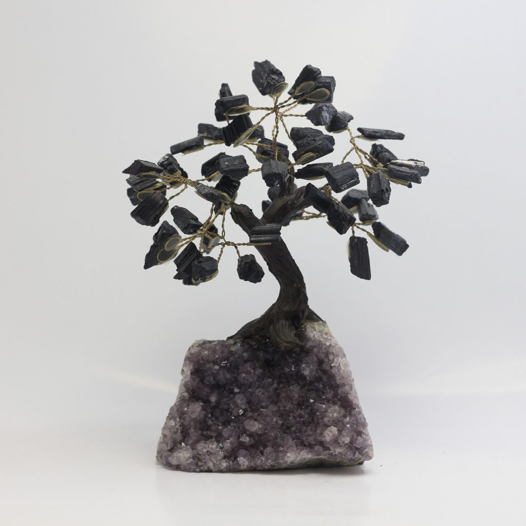 Arbre de vie en tourmaline noire sur druse d’améthyste du Brésil 60 pierres rouléesExpression