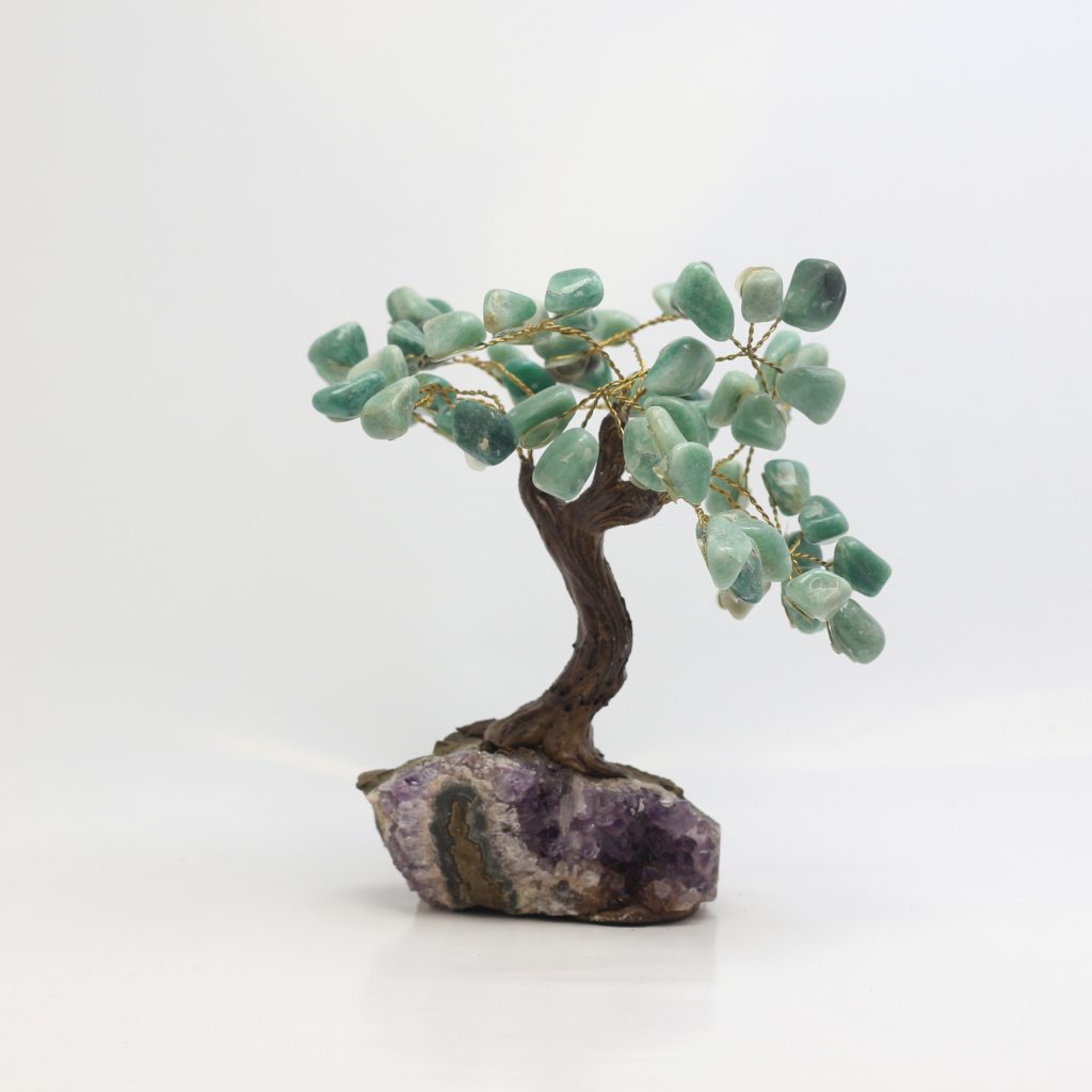 Arbre de vie en aventurine verte sur druse d’améthyste du Brésil, 60 pierres roulées