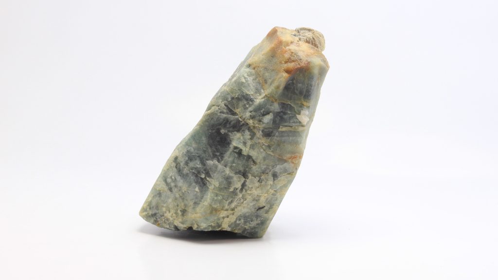 Pointe béryl avec formation de mica naturelle du Brésil transparente brute