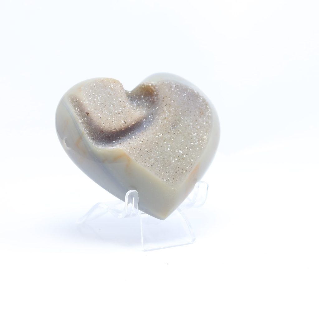 Cœur en agate naturel avec calcédoine du Brésil