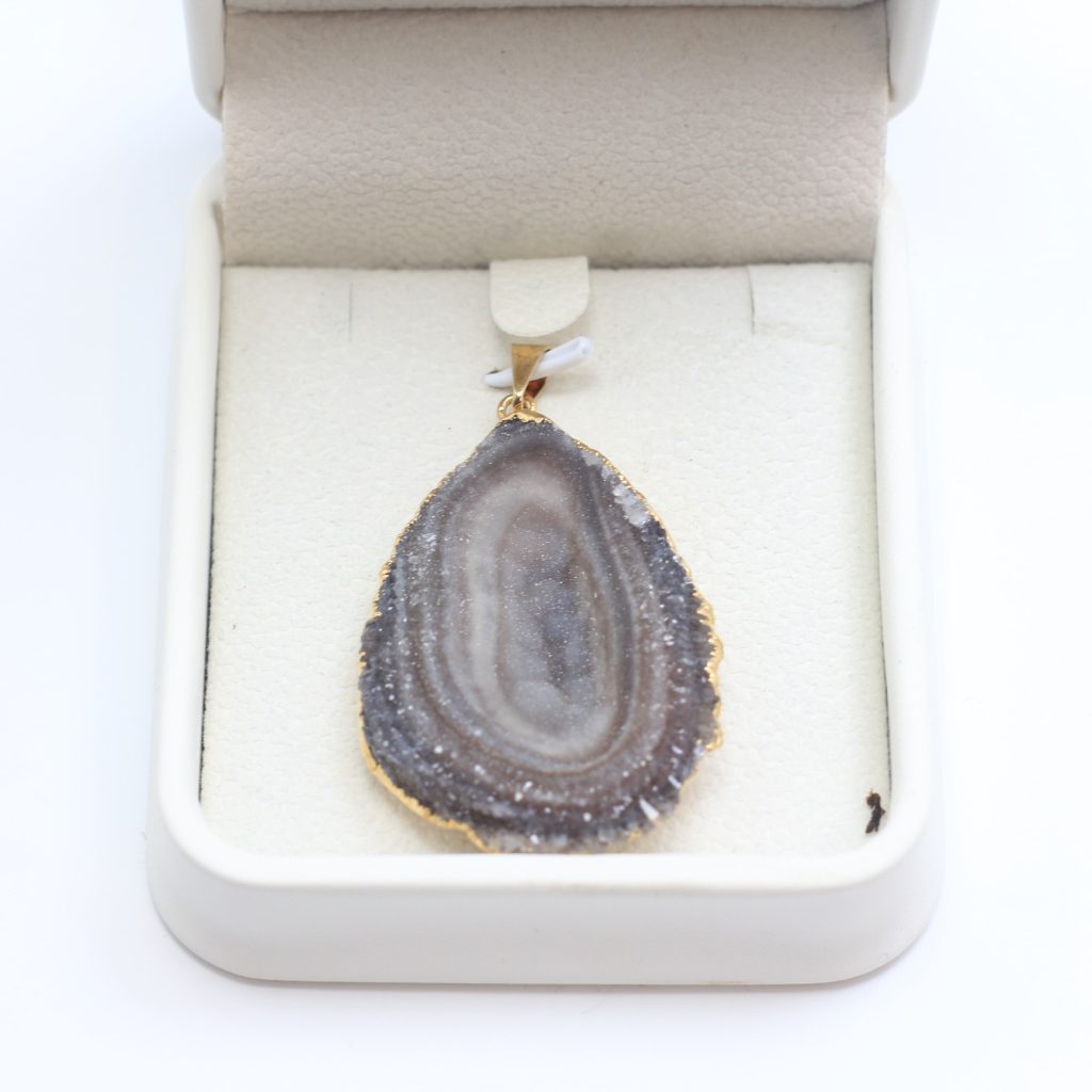 Pendentifs en calcédoine brute naturelle AAA du Brésil nuances grises rares
