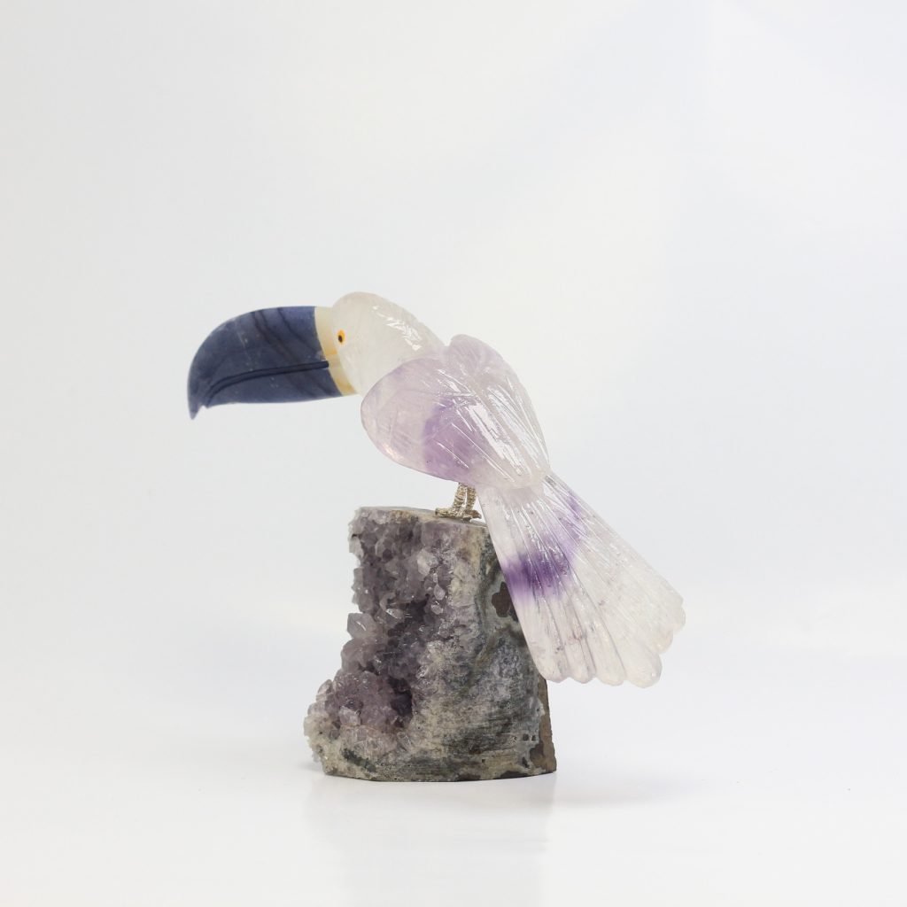 sculpture toucan en améthyste et aventurine bleue