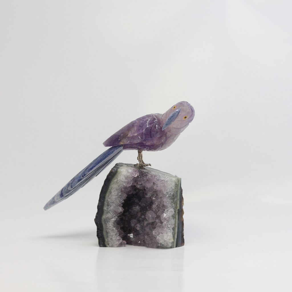 sculpture perroquet en améthyste et aventurine bleue