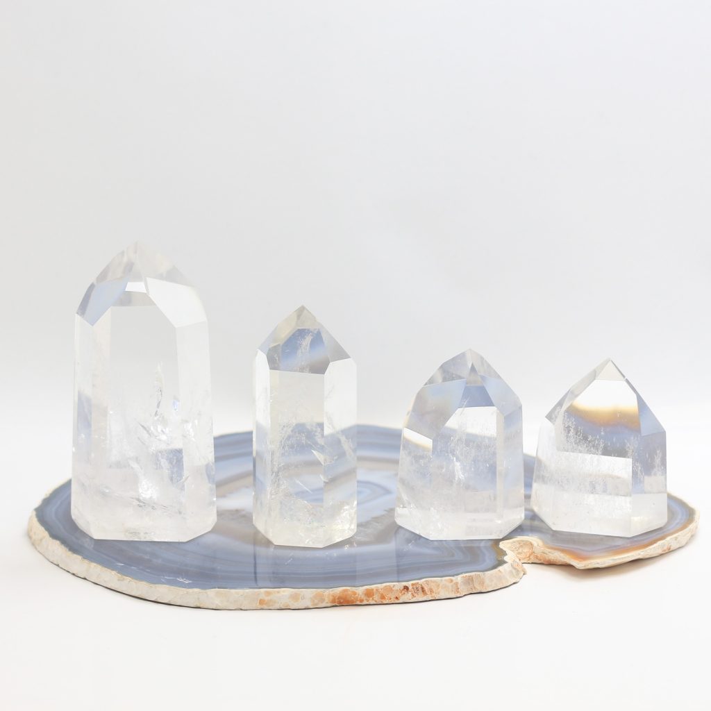 Pointes en cristal de roche poli AA du Brésil différentes tailles transparent